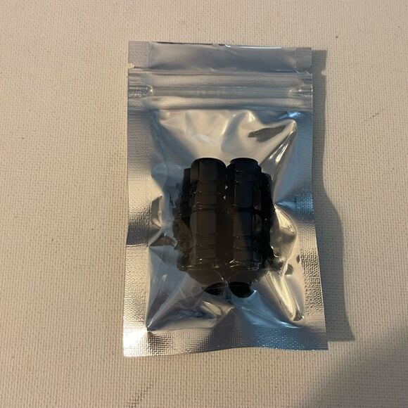 Lincoln Logo Valve Stem Caps in Black set of 4 NWT - Picture 4 of 5